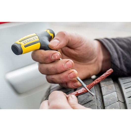 Trusă de reparare a penei anvelopelor STANLEY®